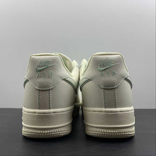 Cargar imagen en el visor de la galería, Air Force 1 07 Low Beige Moon 315122 707