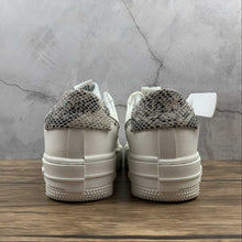 Cargar imagen en el visor de la galería, Air Force 1 PIXEL Sail Snake Desert Sand College Grey CV8481-101