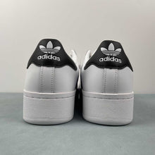 Cargar imagen en el visor de la galería, Adidas Superstar XLG Cloud White Core Black Gold Metallic IF9995