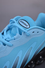 Cargar imagen en el visor de la galería, Air Max Dn8 Blue and Black Gradient FQ7860-047