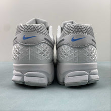 Cargar imagen en el visor de la galería, Zoom Vomero 5 Summit White University Blue Photon Dust FB9149-100