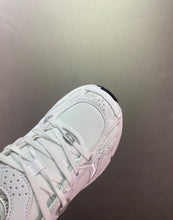 Cargar imagen en el visor de la galería, Adidas Astir White Silver Metallic GY5565