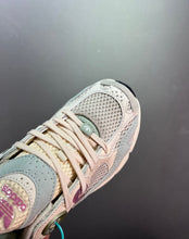 Cargar imagen en el visor de la galería, Adidas Astir Wonder White Bliss Halo Green GZ4333