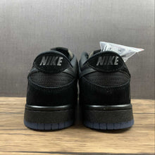 Cargar imagen en el visor de la galería, Undefeated x SB Dunk Low SP 5 On It Black DO9329-001