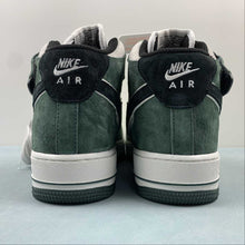 Cargar imagen en el visor de la galería, Air Force 1 07 Mid Light Green Black White CG9908-103