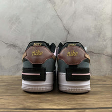 Cargar imagen en el visor de la galería, Air Force 1 Shadow Black Light Arctic Pink CU5315-001