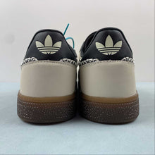 Cargar imagen en el visor de la galería, Adidas Handball Spezial Wonder White Core Black Magic Beige IE3698