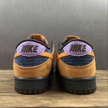 Cargar imagen en el visor de la galería, SB Dunk Low Premium Cider Dark Chocolate Wild Berry Off Noir DH0601-001