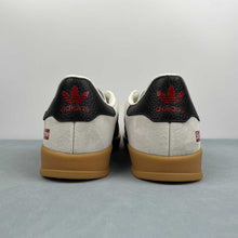 Cargar imagen en el visor de la galería, Adidas Gazelle x Supreme White Black Red Gum SC9207-726
