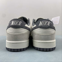 Cargar imagen en el visor de la galería, Stussy x SB Dunk Low Off White Gray Navy Blue DQ1098-339