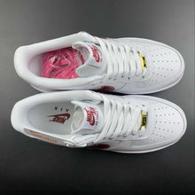 Cargar imagen en el visor de la galería, Air Force 1 07 Low White Red Metallic Gold CO3363-363