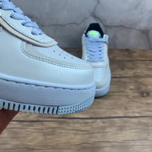 Cargar imagen en el visor de la galería, Air Force 1 Shadow Snakeskin Pure Platinum Light Bone Hydrogen Blue Smoke Grey CV3027 001