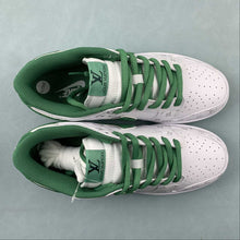 Cargar imagen en el visor de la galería, SB Dunk Low LV Green White LV0526-597