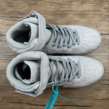 Cargar imagen en el visor de la galería, Air Force 1 07 Mid x Reigning Champ Gray GB1119-198