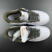 Cargar imagen en el visor de la galería, LV x Air Force 1 07 Low White Brown Metallic Gold BS8805-601
