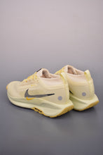 Cargar imagen en el visor de la galería, Nike Reactx Pegasus Trail 5 GTX Next Nature Alabaster Saturn Gold FQ0908-700