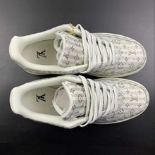 Cargar imagen en el visor de la galería, LV x Air Force 1 07 Low Light Green Gray Metallic Gold IA9V9E