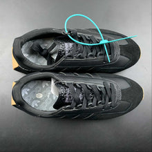 Cargar imagen en el visor de la galería, Adidas Retropy E5 Black Gum HR1422