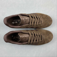 Cargar imagen en el visor de la galería, Adidas Gazelle Earth Strata Brown Gum IG4989