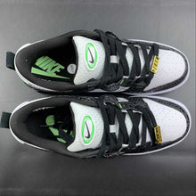 Cargar imagen en el visor de la galería, SB Dunk Low Disrupt 2 Just Do It Snakeskin Black White DV1490-161