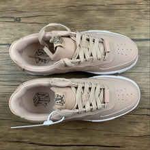 Cargar imagen en el visor de la galería, Air Force 1 PIXEL Particle Beige Black White CK6649-200