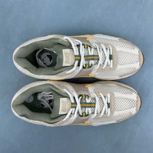 Cargar imagen en el visor de la galería, Zoom Vomero 5 Pale Ivory Laser Orange FQ6868-181