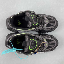 Cargar imagen en el visor de la galería, Adidas XLG Runner Deluxe Grey Green JP5764