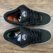 Cargar imagen en el visor de la galería, Polaroid x SB Dunk Low Black Multicolor DH7722-001