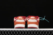 Cargar imagen en el visor de la galería, SB Dunk Low Pro Dark Russet Cedar White Summit BQ6817-202