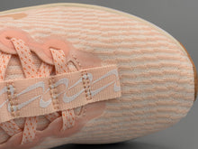 Cargar imagen en el visor de la galería, Nike Motiva Guava Ice Summit White Fuchsia Dream DV1238-800