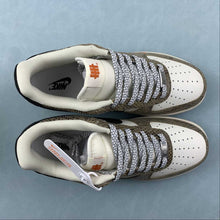 Cargar imagen en el visor de la galería, Undefeated x Air Force 1 Low White Black Brown BS9055-830