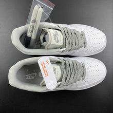 Cargar imagen en el visor de la galería, Air Force 1 07 Low White Gray Silver UO5369-603