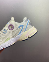 Cargar imagen en el visor de la galería, Adidas Astir Off White Clear Sky GZ4331