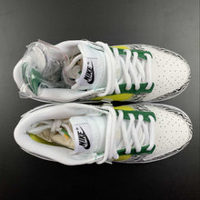 Cargar imagen en el visor de la galería, SB Dunk Low Doernbecher Zoe White Black Green Yellow DR7305-100