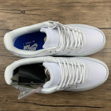 Cargar imagen en el visor de la galería, Air Force 1 Low Gore tex White Hyper Royal DJ7968-100