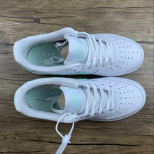 Cargar imagen en el visor de la galería, Air Force 1 07 Low White Light Green CT3839-105