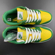 Cargar imagen en el visor de la galería, SB Dunk Low SP Brazil Varsity Maize Pine-Green CU1727-700