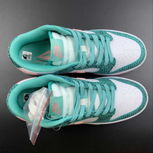 Cargar imagen en el visor de la galería, SB Dunk Low Snakeskin White Teal Pink DR8577-300