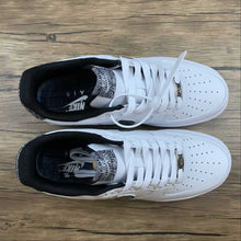 Cargar imagen en el visor de la galería, Air Force 1 07 Low Geometric Print White Metallic Silver Black CZ7933-100