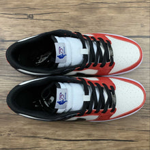 Cargar imagen en el visor de la galería, NBA x SB Dunk Low EMB 75th Anniversary White Black Chile Red DD3363-100