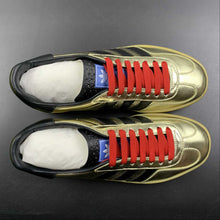 Cargar imagen en el visor de la galería, Adidas x Gucci Gazelle Metallic Gold Leather