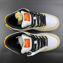 Cargar imagen en el visor de la galería, SB Dunk Low Pro White Varsity Crimson University Red 304292-161