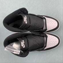 Cargar imagen en el visor de la galería, Air Jordan 1 Retro High OG Black White DZ5485-010