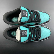 Cargar imagen en el visor de la galería, SB Dunk Low Tiffany Diamond 304292-402