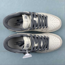 Cargar imagen en el visor de la galería, Stussy x SB Dunk Low Off White Gray Navy Blue DQ1098-339