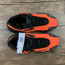 Cargar imagen en el visor de la galería, Adidas Yeezy Boost 700 MNVN Orange FV3258