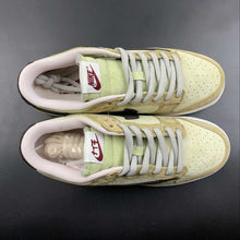 Cargar imagen en el visor de la galería, Travis Scott x SB Dunk Low PlayStation Dark Brown Red CU1726-666