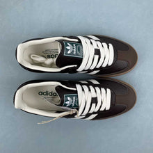 Cargar imagen en el visor de la galería, Adidas Samba OG Dark Brown Off White Gum JR0891
