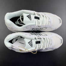 Cargar imagen en el visor de la galería, Adidas Response CL White Core Black FX6166