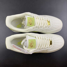 Cargar imagen en el visor de la galería, Air Force 1 07 Low Cream Metallic Gold Green Sail MN5696-109